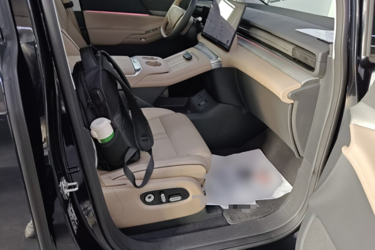 小鹏X9 2025款 740超长续航 Max局部细节41