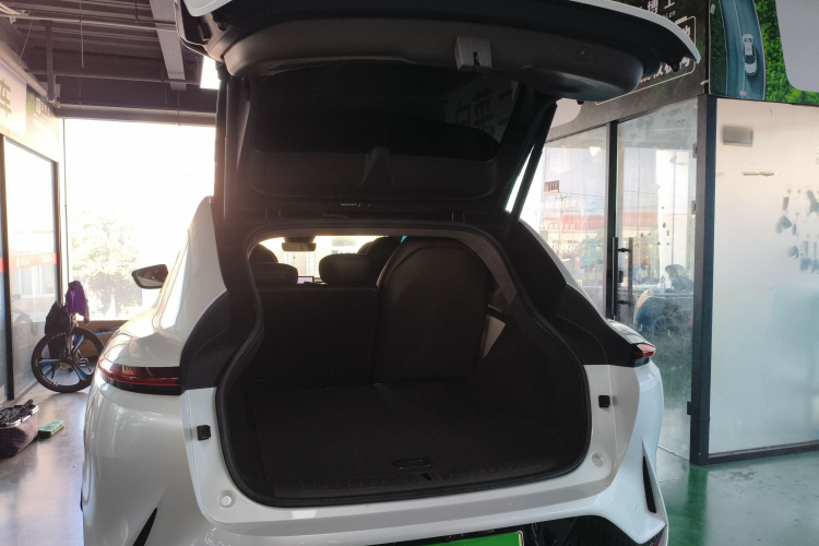 智己汽车 智己LS7 2023款 100kWh Lux后驱版机舱底盘23