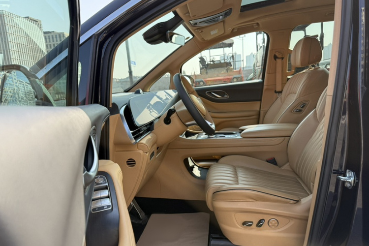 岚图汽车 岚图梦想家 2022款 低碳版 梦+智享包中控内饰7015