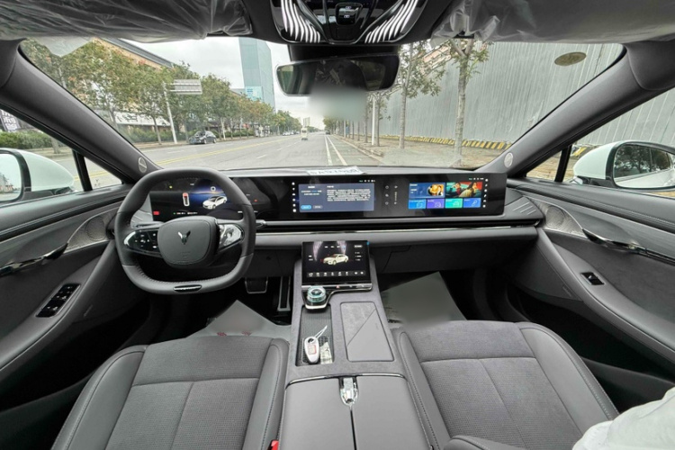 岚图汽车 岚图追光 2024款 PHEV 四驱超长续航行政版中控内饰7010