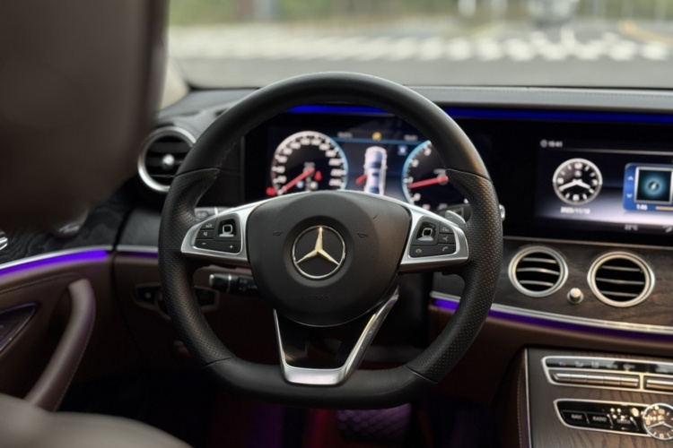 奔驰E级 2017款 E 300 L 运动豪华型局部细节13