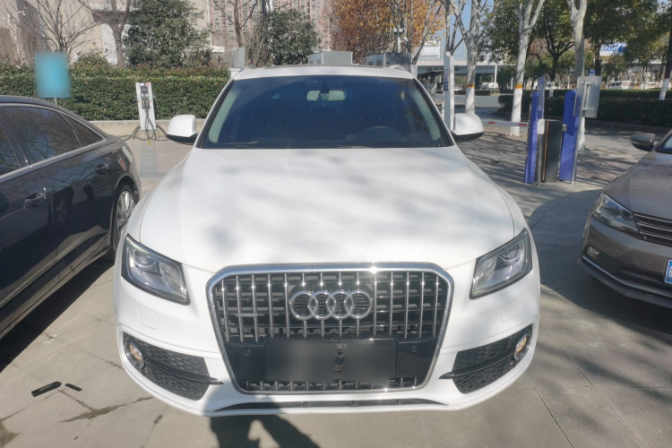 奥迪Q5 2018款 典藏版 40 TFSI 进取型车身外观2