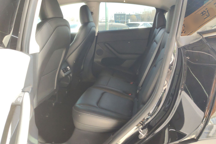 特斯拉 Model Y 2022款 改款 长续航全轮驱动版中控内饰21