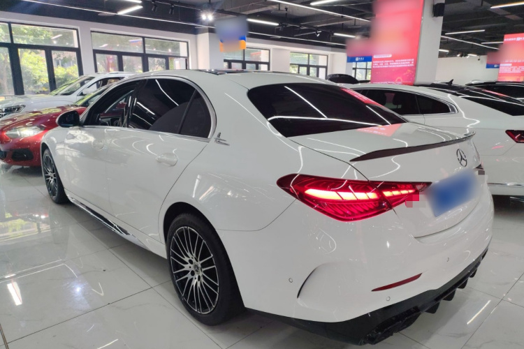 奔驰C级 2023款 C 260 L 运动版车身外观4
