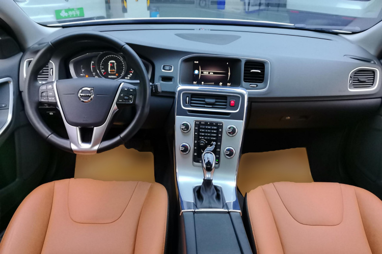 沃尔沃S60 2019款 S60L 改款 T5 智驭菁英版中控内饰12