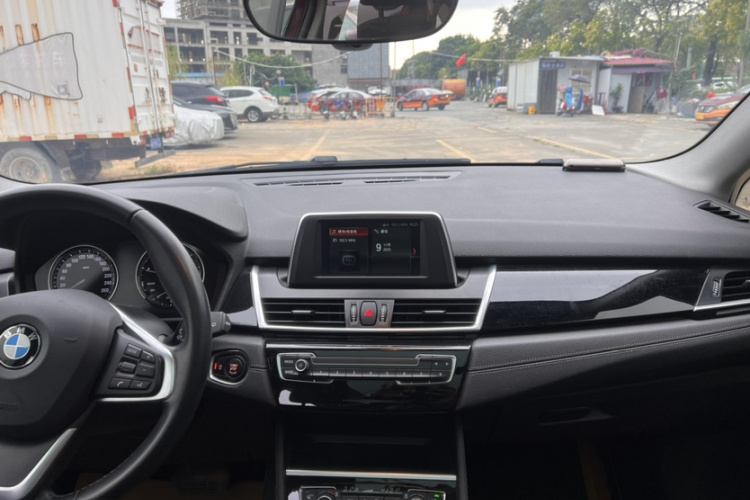 宝马2系旅行车 2018款 218i 尊享型运动套装局部细节18