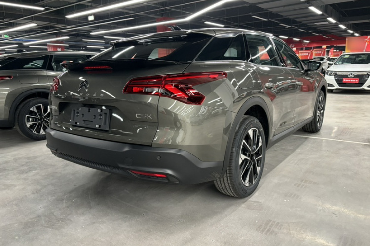 雪铁龙 凡尔赛C5 X 2025款 1.6T 海外版车身外观6002