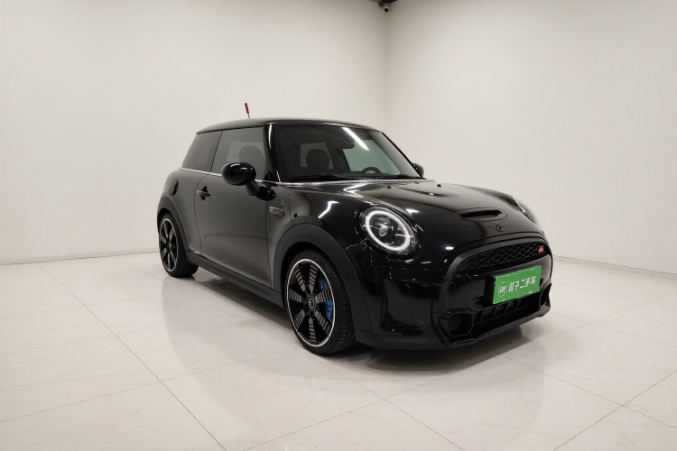 MINI 2023款 改款 2.0T COOPER S 艺术家车身外观3