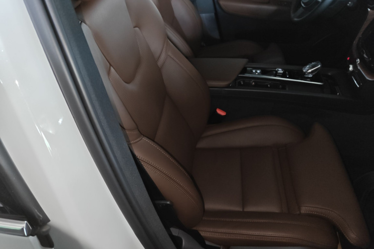 沃尔沃XC60新能源 2025款 插电式混动 长续航四驱智雅豪华版局部细节41