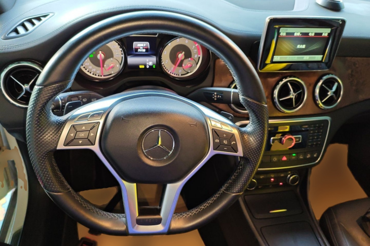 奔驰GLA(进口) 2015款 GLA 260 4MATIC中控内饰7002