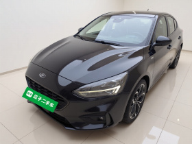 福特 福克斯 2020款 三厢 EcoBoost 180 自动ST Line