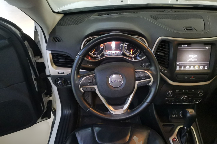 Jeep 自由光 2016款 2.4L 领先智能版中控内饰13