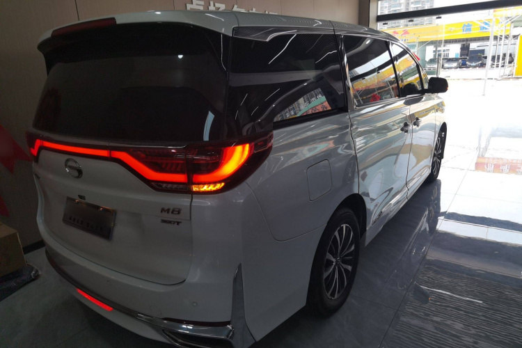 广汽传祺 传祺M8 2021款 领秀系列 390T 尊享版车身外观7
