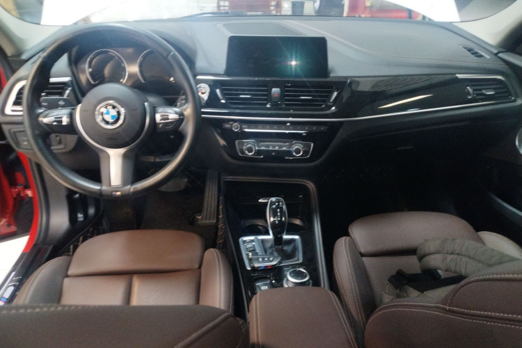 宝马1系 2021款 120i M运动曜夜版中控内饰12