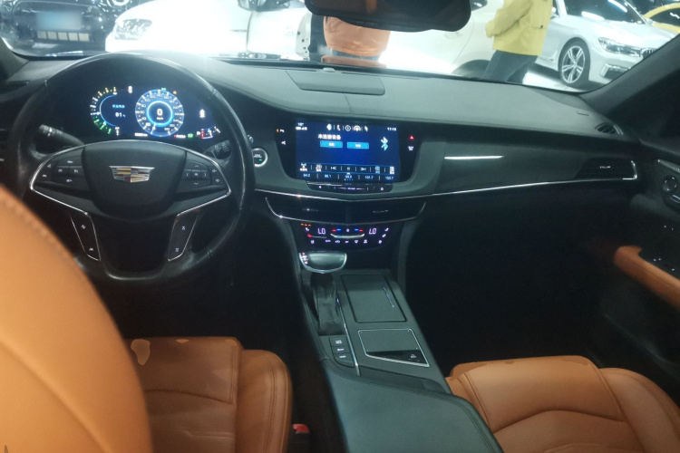 凯迪拉克CT6 PLUG-IN 2017款 30E 领先型中控内饰12