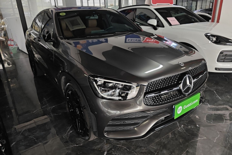 奔驰GLC轿跑 2020款 GLC 260 4MATIC 轿跑SUV车身外观3