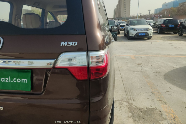北汽威旺M30 2015款 1.5L基本型DAM15车身外观9