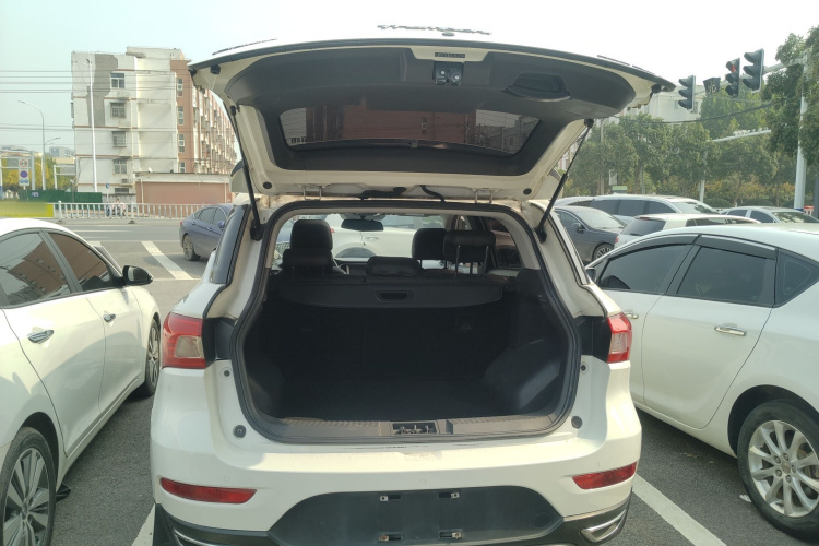 广汽传祺 传祺GS4 2016款 235T G-DCT豪华版机舱底盘23