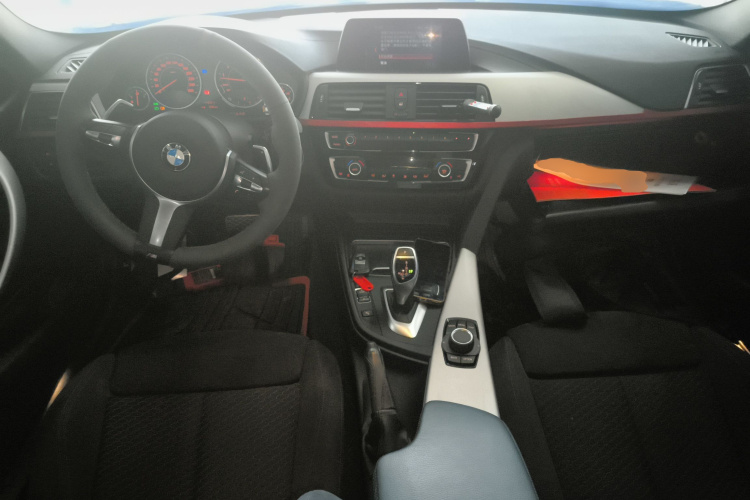 宝马3系 2018款 320i M运动套装中控内饰12