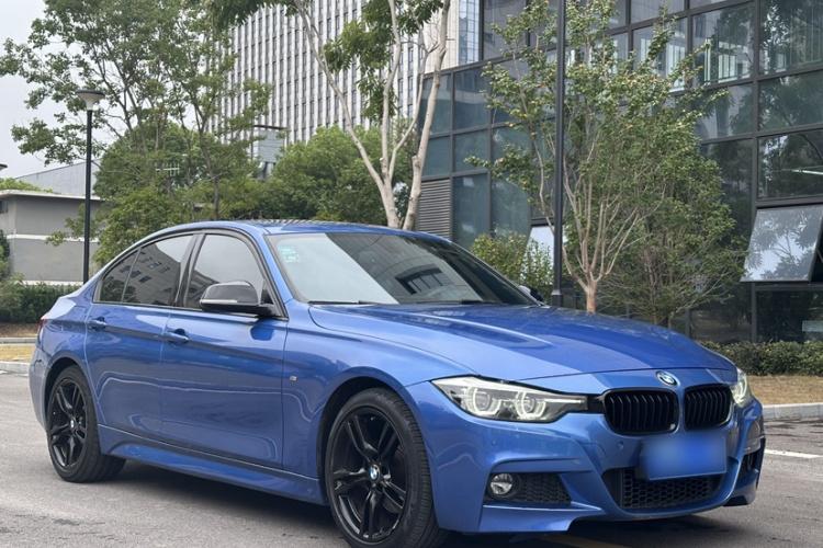 宝马3系 2019款 320i M运动曜夜版车身外观6003