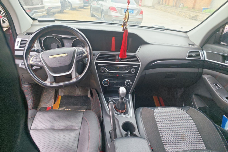 猎豹汽车 猎豹CS10 2015款 2.0T 手动至尊型中控内饰12