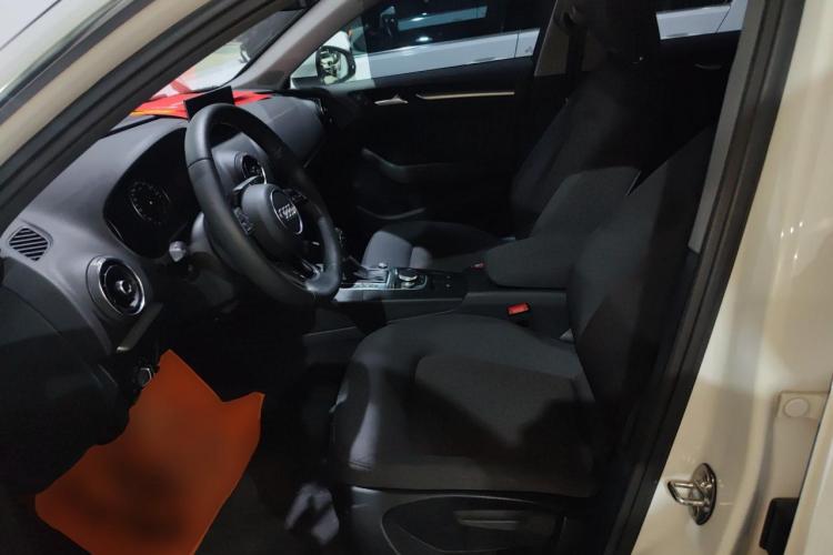 奥迪A3 2019款 Sportback 35 TFSI 进取型 国VI中控内饰19