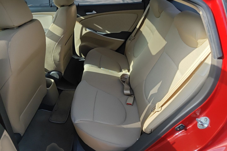 现代 瑞纳 2010款 三厢 1.4L 自动时尚型GT中控内饰7004