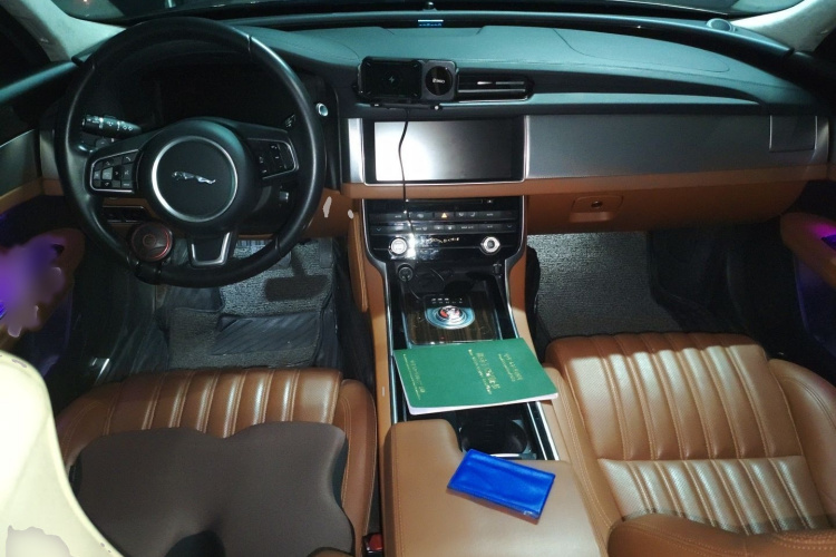 捷豹XFL 2017款 XFL 2.0T 240PS 奢华版中控内饰7002