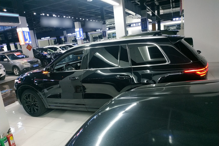 理想汽车 理想ONE 2021款 增程6座版车身外观4