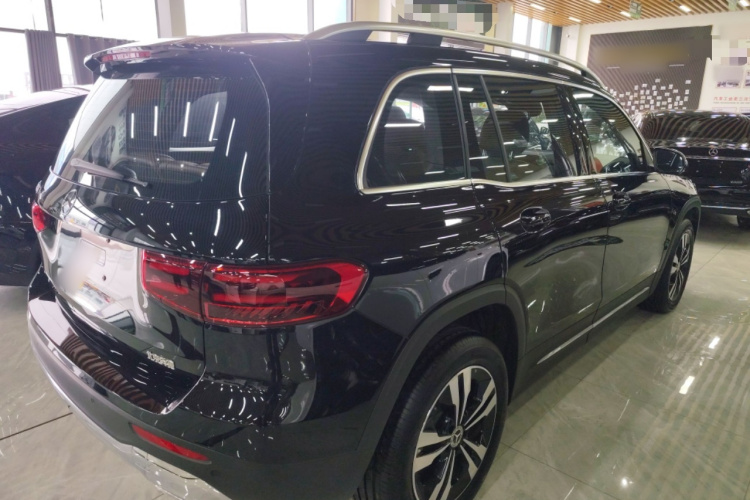 奔驰GLB 2024款 GLB 200 时尚型车身外观7