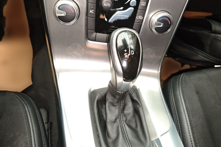 沃尔沃S60 2015款 S60L 2.0T 智行版局部细节18