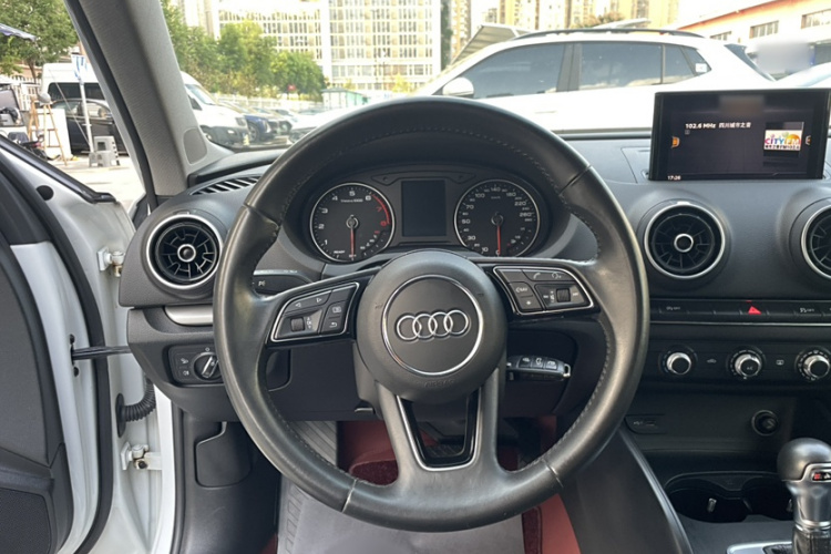奥迪A3 2019款 Sportback 35 TFSI 进取型 国V中控内饰7001