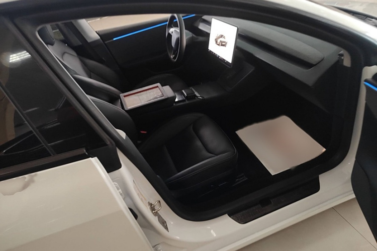 特斯拉 Model 3 2023款 后轮驱动版中控内饰7010
