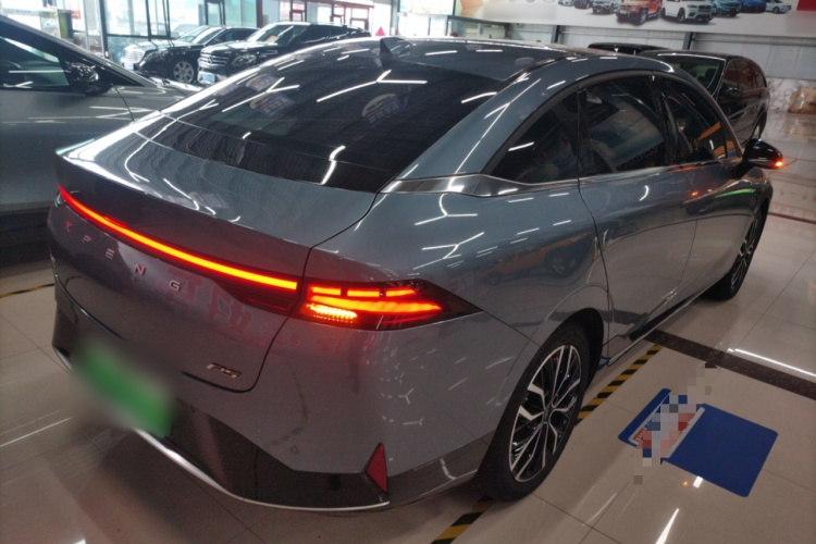 小鹏P5 2022款 460E+车身外观7