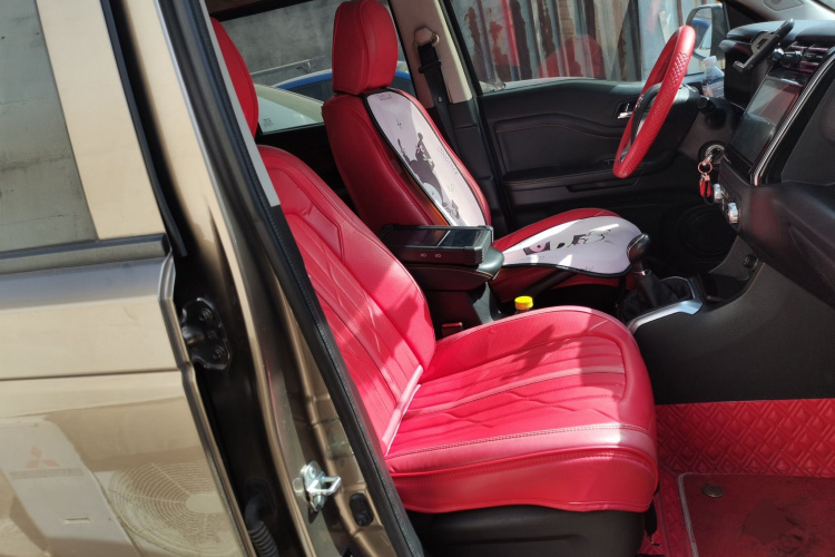 长安欧尚X70A 2018款 1.5L 手动精英型局部细节41