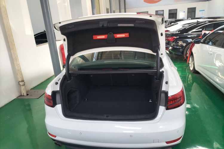 奥迪A4L 2017款 40 TFSI 时尚型机舱底盘23