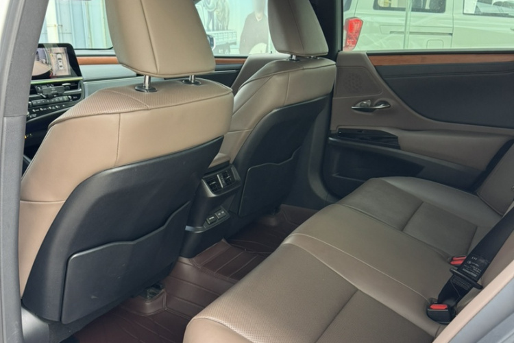 雷克萨斯ES 2022款 200 卓越版中控内饰7005