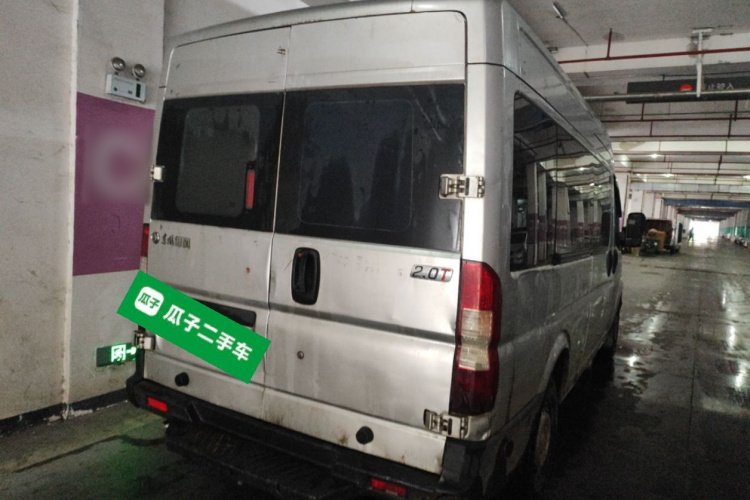 东风御风 御风 2021款 2.0T动力王前驱物流车长轴中顶6-9座国VI ZD20车身外观6005