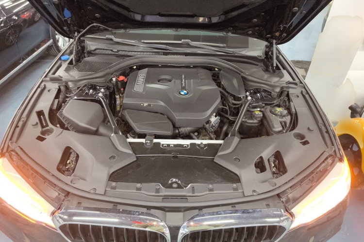 宝马5系 2018款 525Li M运动套装机舱底盘24