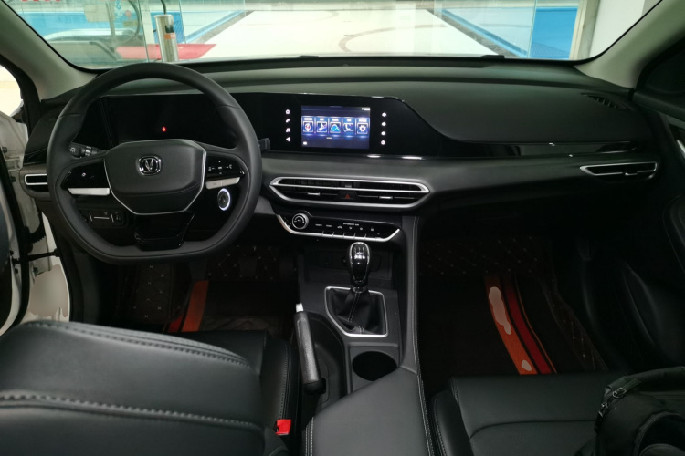 长安 逸动 2025款 PLUS 1.5L 手动豪华版中控内饰12