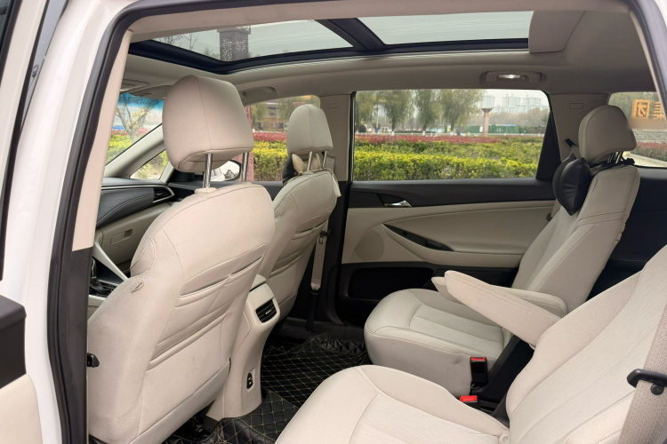 别克GL6 2018款 18T 6座精英型中控内饰7004