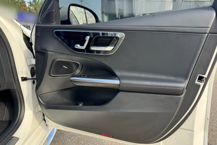 奔驰C级 2025款 C 260 L 运动版中控内饰7010