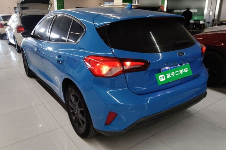 福特 福克斯 2022款 两厢 EcoBoost 180 自动竞速版车身外观4