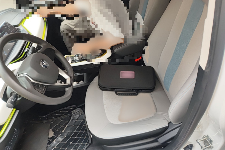 长安欧尚 奔奔E-Star 2020款 心动版 三元锂局部细节19