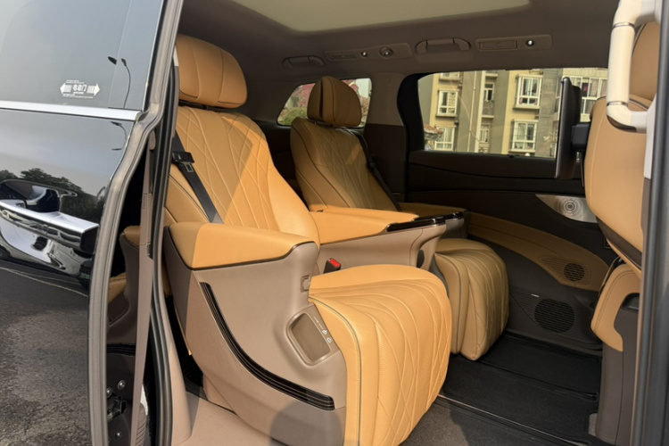 腾势D9 2022款 DM-i 970 四驱尊荣型中控内饰7008