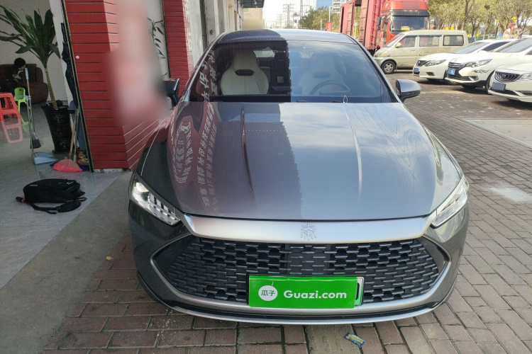 比亚迪 秦PLUS 2024款 荣耀版 DM-i 55KM领先型车身外观2