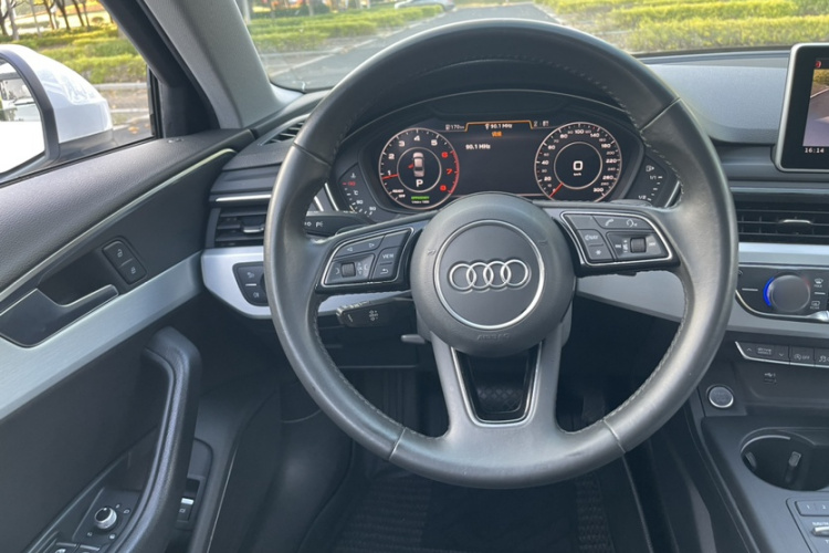 奥迪A4L 2019款 40 TFSI 时尚型 国VI中控内饰7009