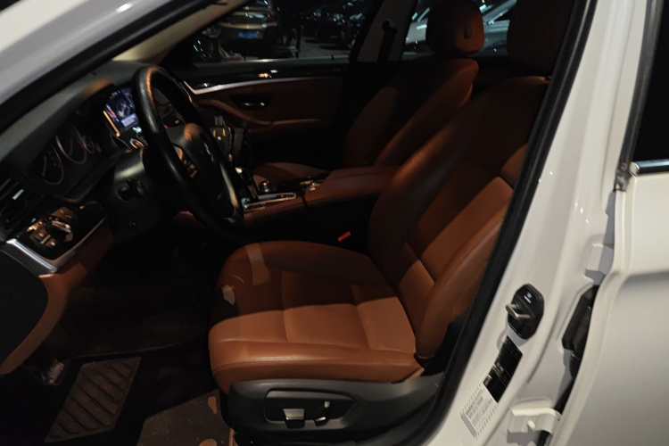 宝马5系 2017款 525Li 领先型中控内饰19