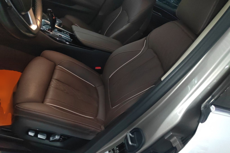 宝马5系 2021款 改款 530Li 尊享型 豪华套装中控内饰19