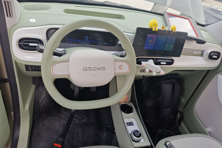 吉利银河 2025款 210km 熊猫骑士中控内饰13